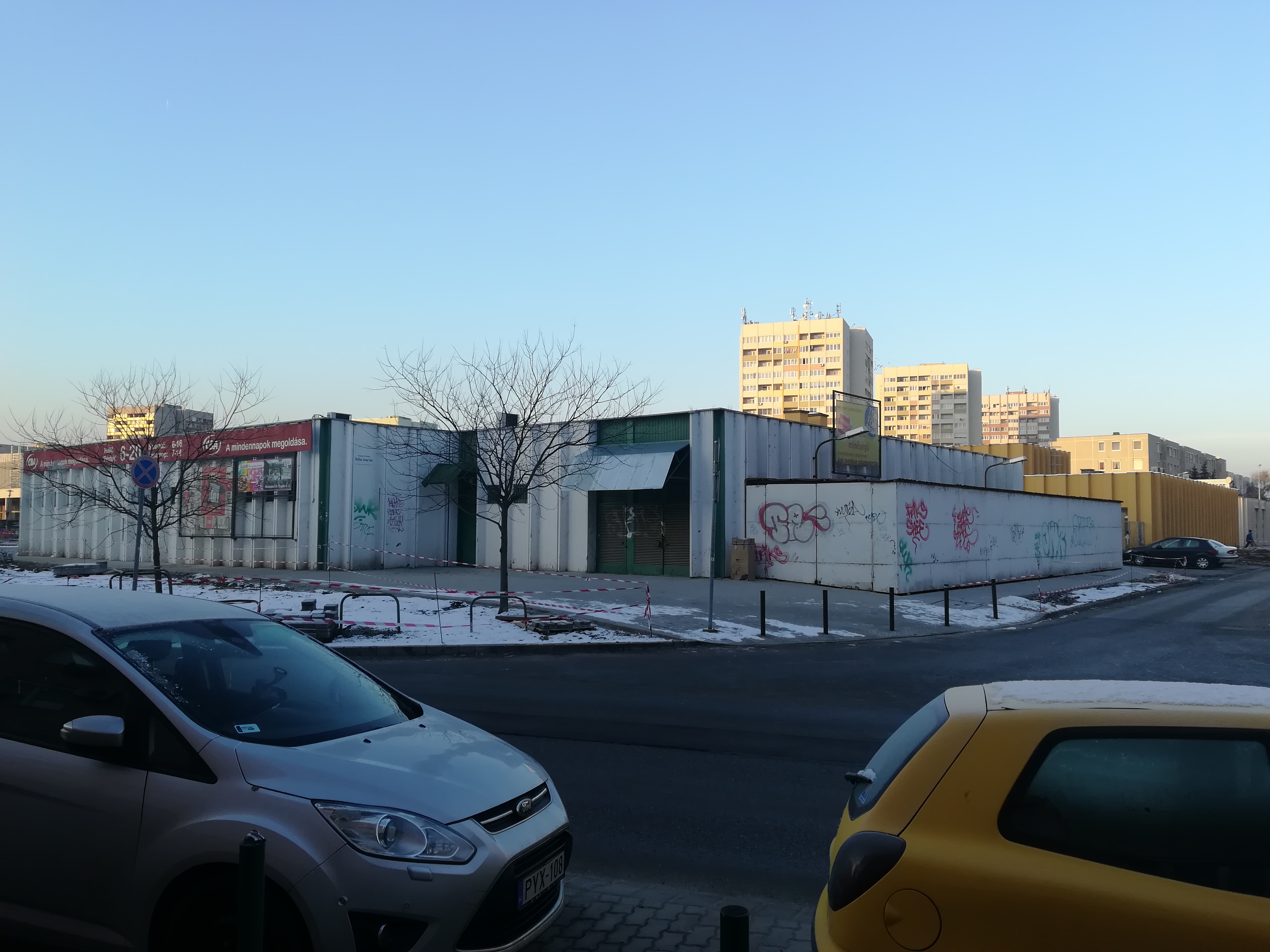 Heltai Jenő tér, élelmiszerüzlet felújítása, Budapest, III. kerület kép - Tarjányi Ákos építészmérnök